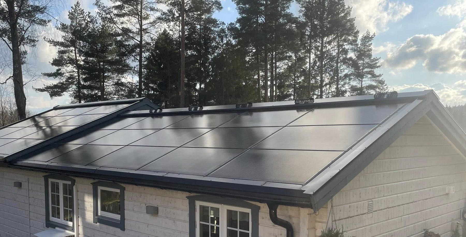 Villa i Göteborgsområdet med el och solceller installerade av Skandinavien Solenergi