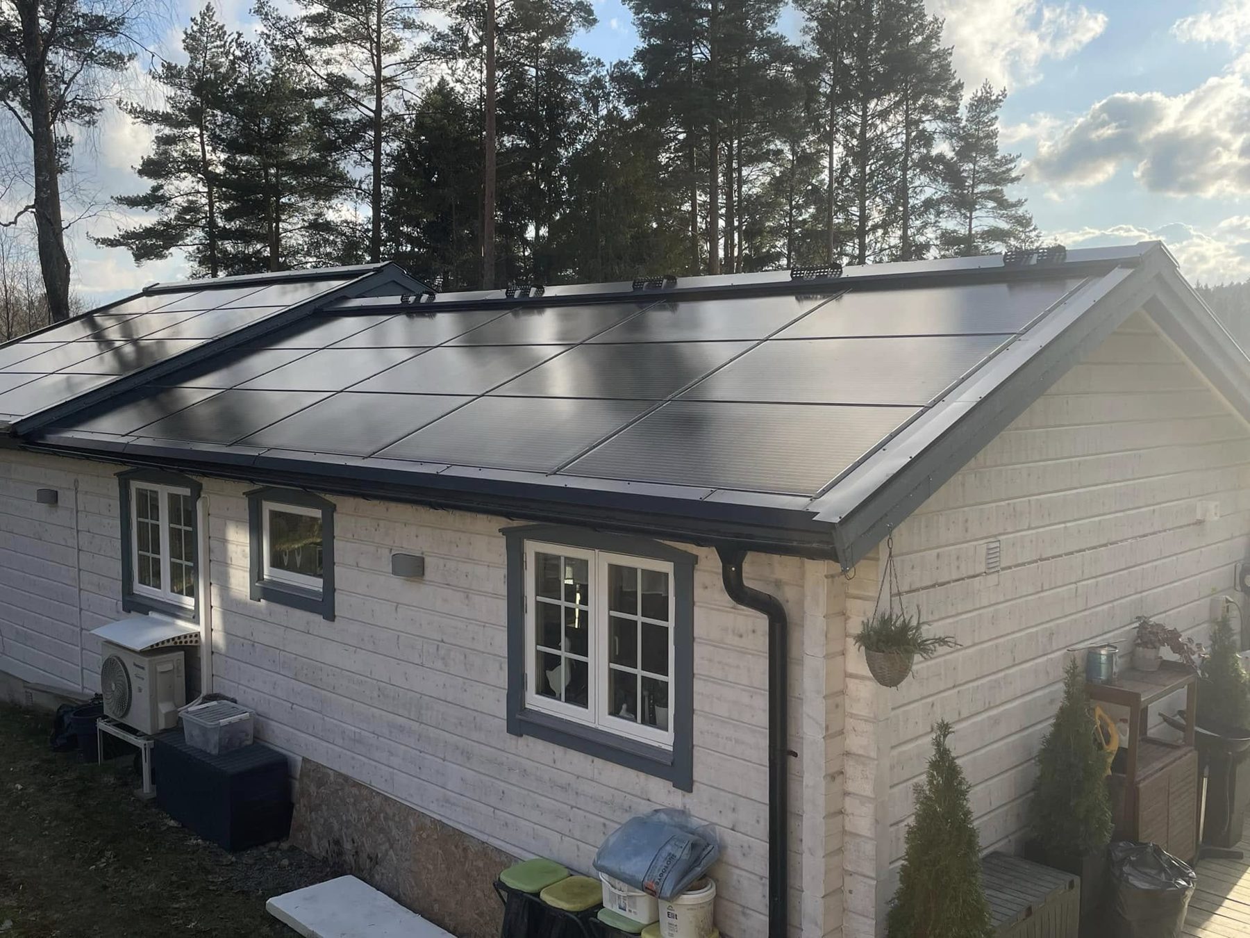 Villa med solceller installerade av Skandinavien Solenergi